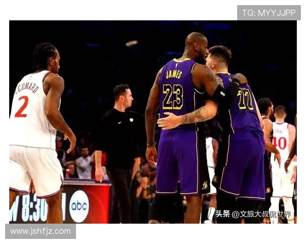 2013年湖人与快船的激情对决回顾与分析