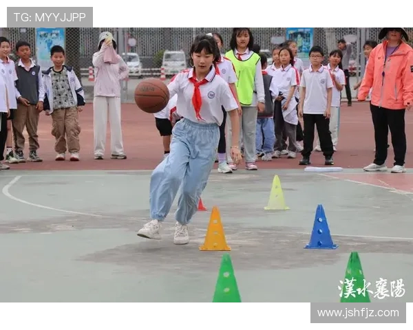 中国篮球红队迎战劲敌全力以赴争夺胜利展现团队精神与拼搏意志