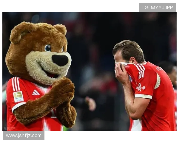 莱万重返安联球场引发拜仁球迷愤怒反响称其忘恩负义